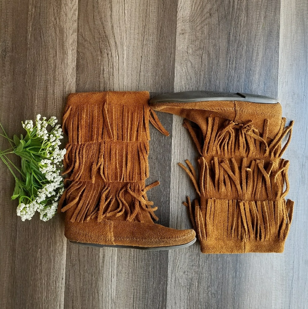 Minnetonka 3-Layer fringe Boots